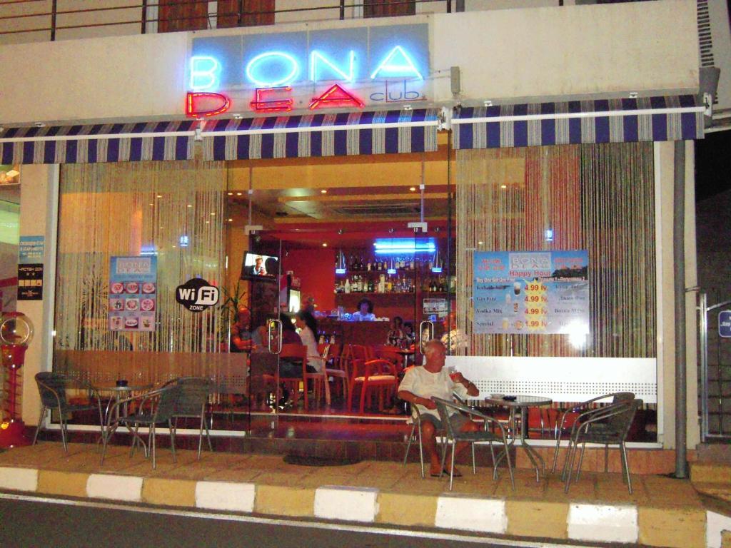 Bona Dea Club Hotel สวิติ วลัส ภายนอก รูปภาพ
